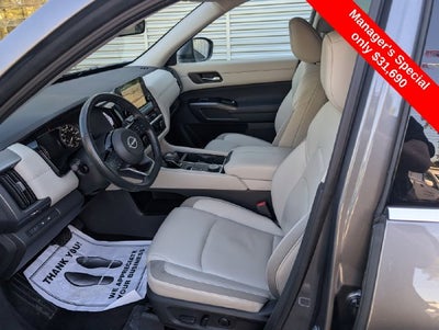 2024 Nissan Pathfinder SL