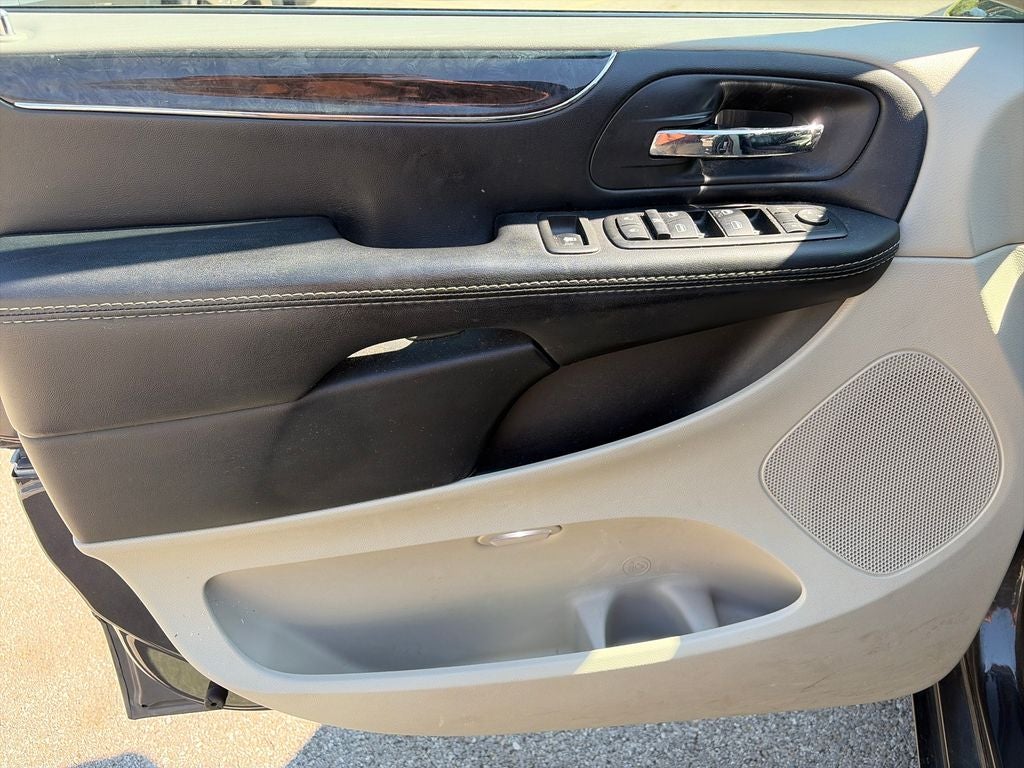 2015 Chrysler Town & Country Touring-L
