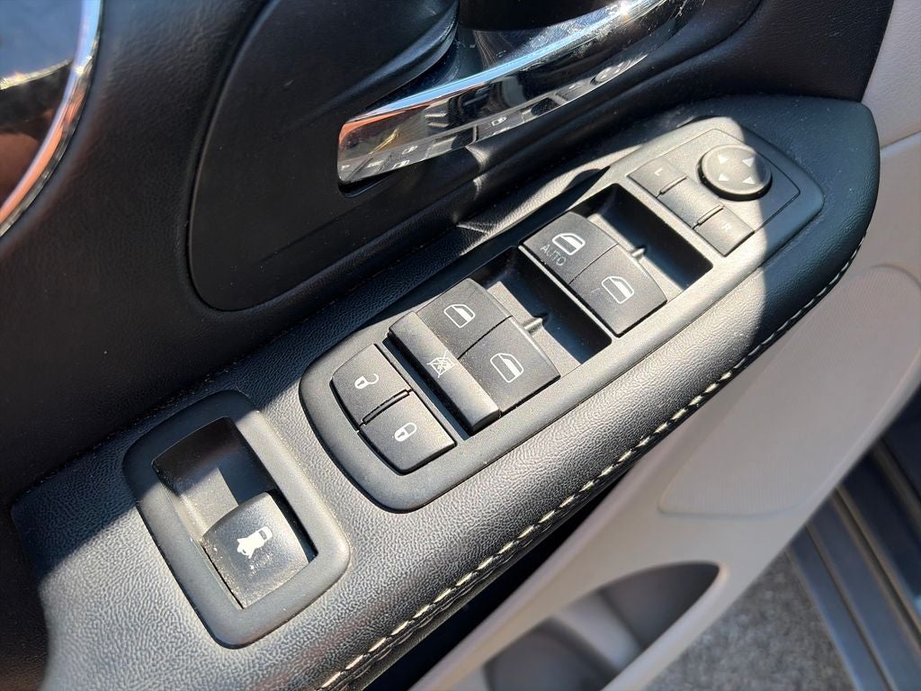 2015 Chrysler Town & Country Touring-L