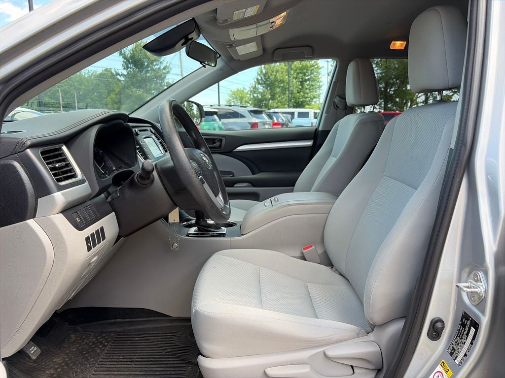 2019 Toyota Highlander LE