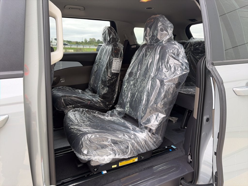 2027 Kia Carnival LX