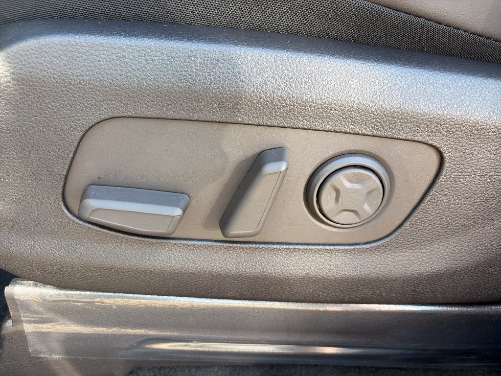 2027 Kia Carnival EX