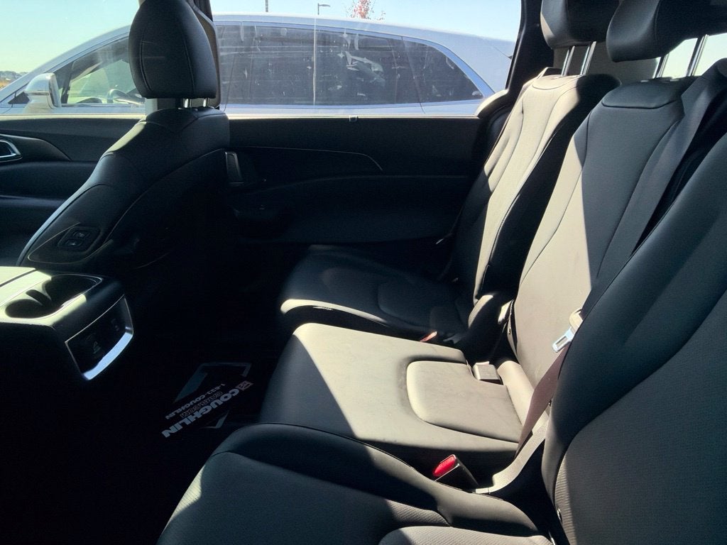 2025 Kia Carnival SX