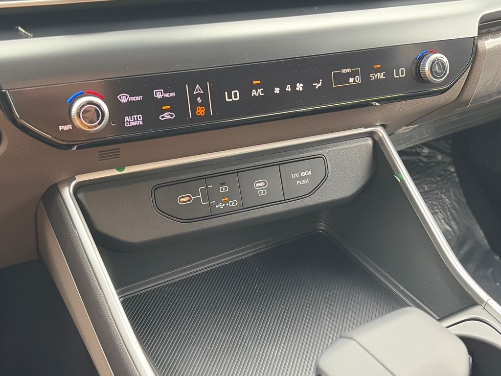 2026 Kia Carnival Base