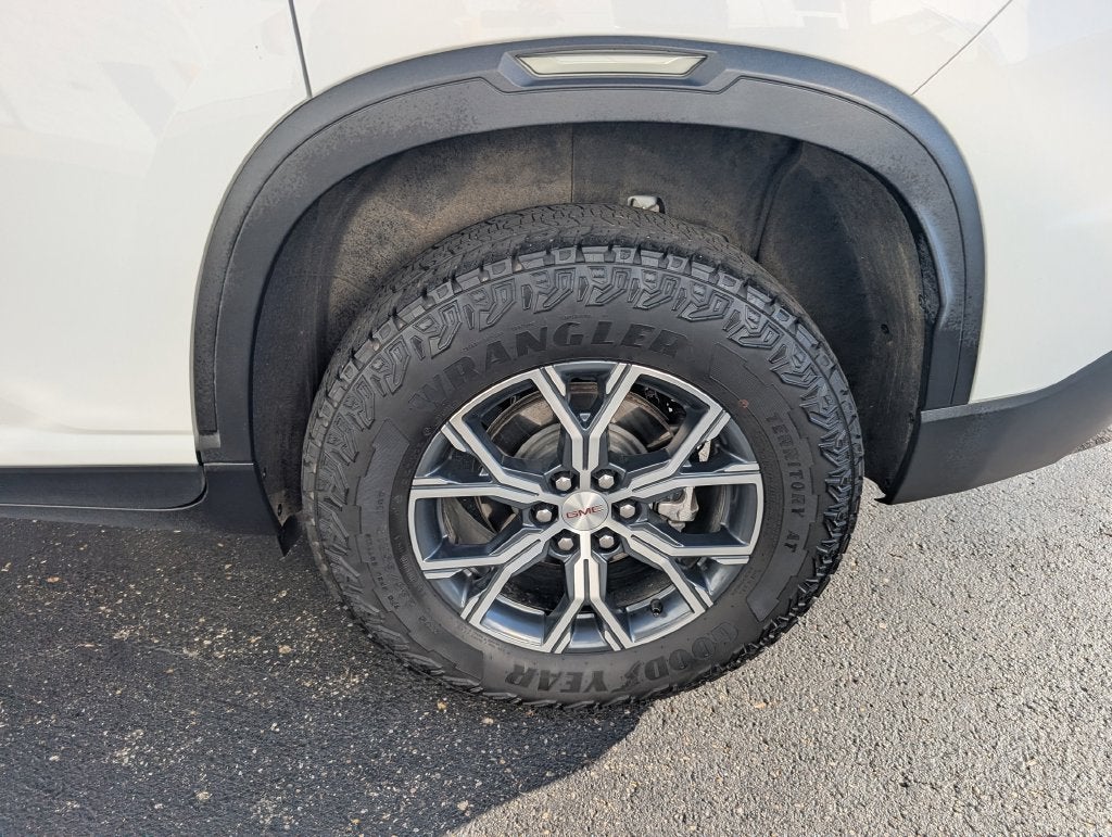 2025 GMC Acadia AT4