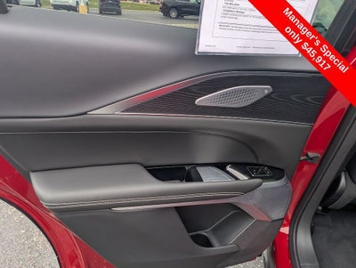 2025 Cadillac LYRIQ Luxury 3