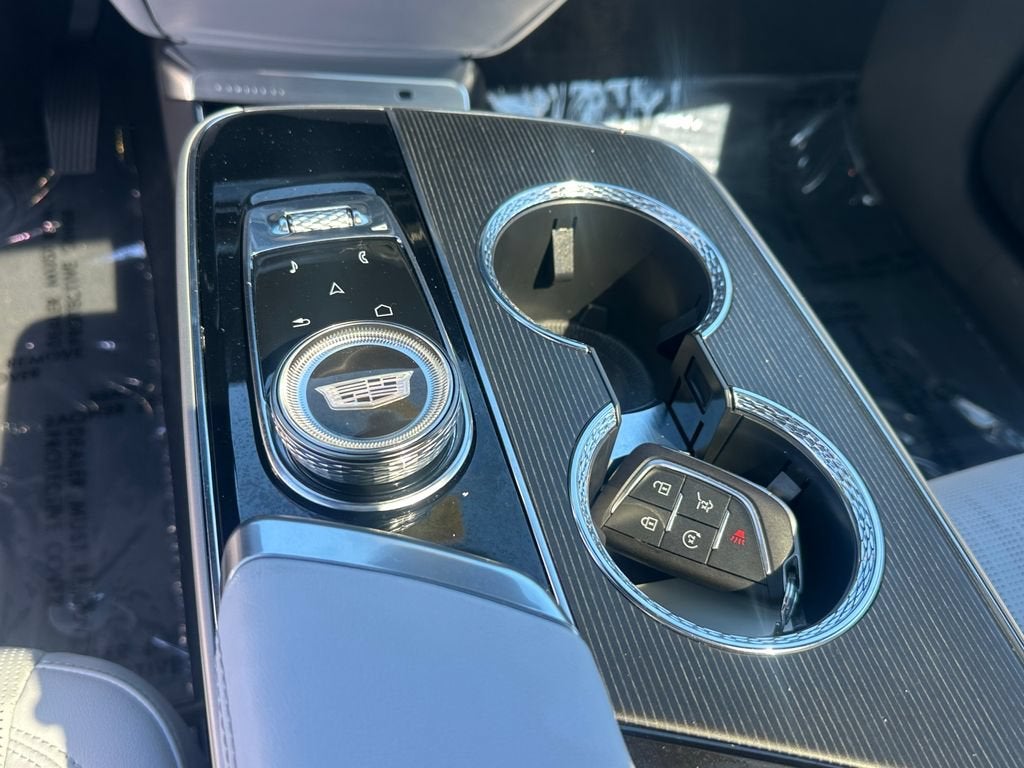 2024 Cadillac LYRIQ Luxury 2