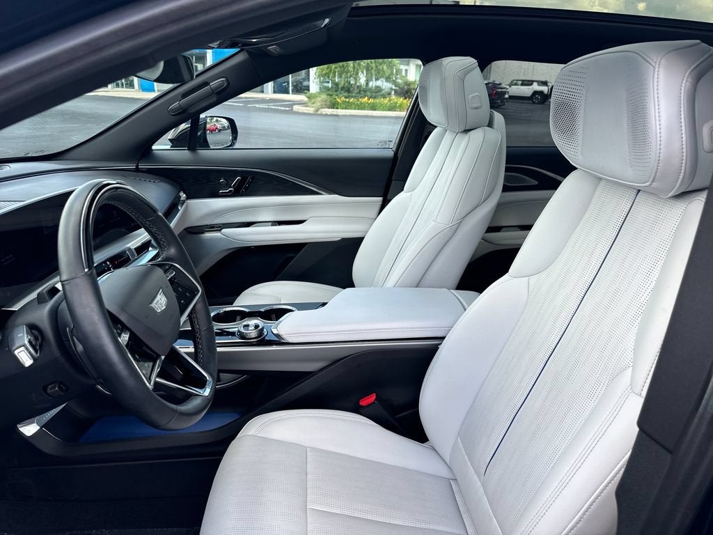2024 Cadillac LYRIQ Luxury 2