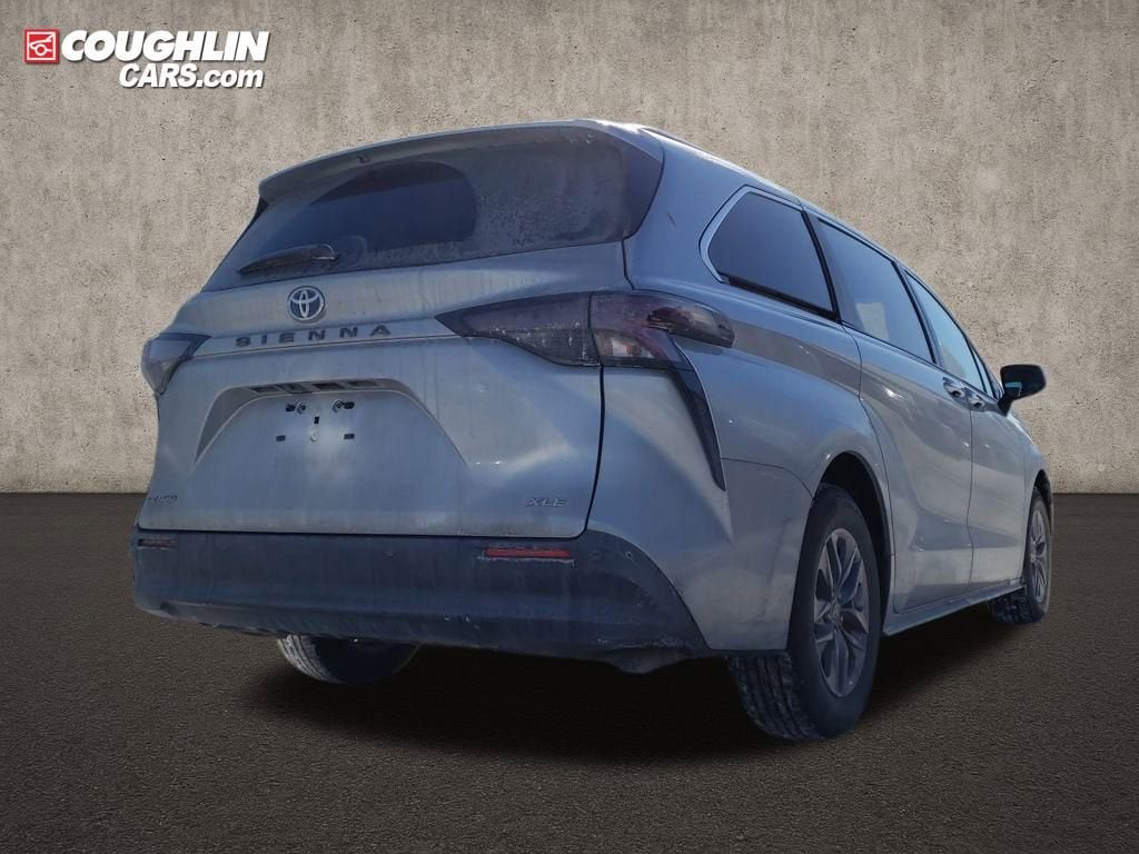 2025 Toyota Sienna XLE